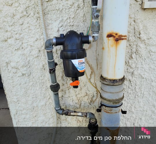צנרת מים עם מסנן וברז פלסטיק